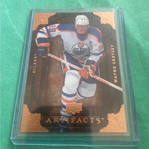 Wayne Gretzky Artifacts Hockey Card